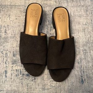 Naturalizer size 9 black block heel mules EUC